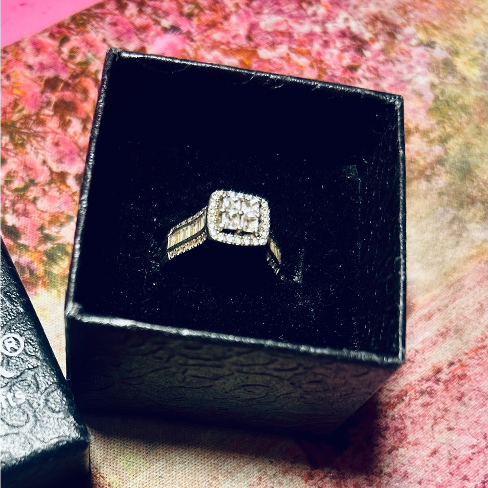 Elegant 925 Silver and CZ Ring Sz6